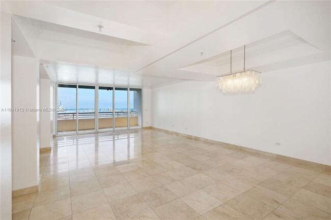 Building Photo - 848 Brickell Key Dr