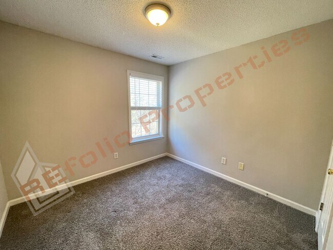 Foto del edificio - Charming 3-Bedroom Cul-de-Sac Home with Sc...