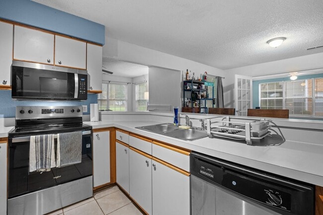 Building Photo - 5013 Thatcher Way