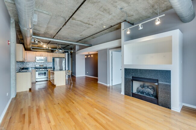 Main Living Area - 933 W Van Buren St