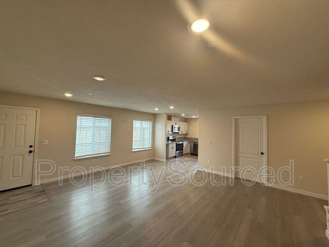 Building Photo - 936 W Alameda St