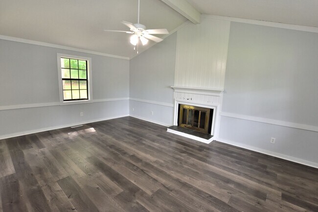 Building Photo - 1405 Treetop Ln