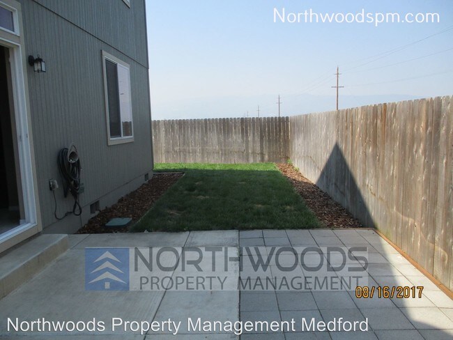 Building Photo - 1092 Pendleton Dr