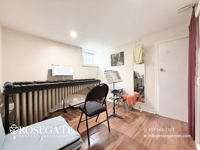Photo du bâtiment - All-Inclusive 1-Bedroom Basement Apartment with Parking & Internet in Scarborough
