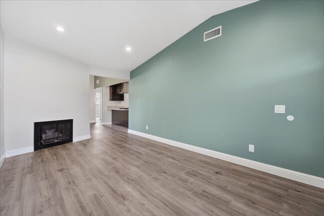 Foto del edificio - 4006-4008 Tricia Way