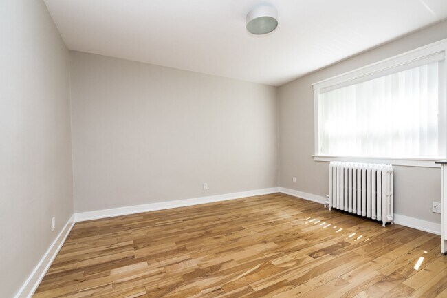 Building Photo - 54 Maitland St