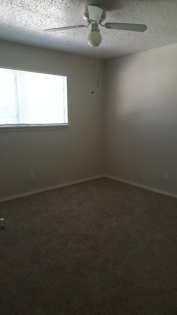 Segundo dormitorio de la planta superior - 5822 Twisted Pine Ct Unit A