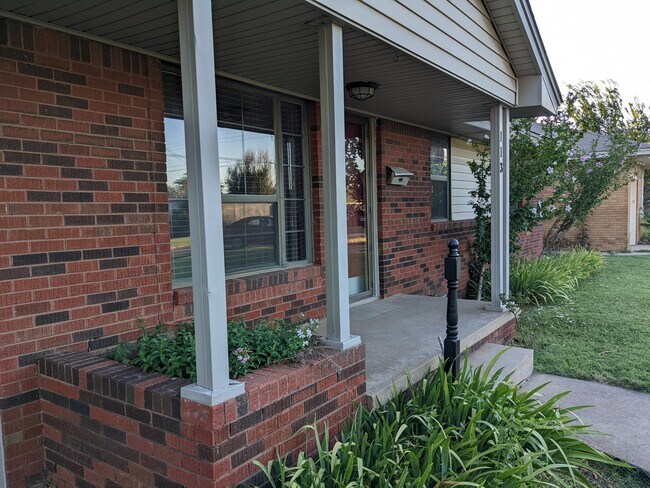 Photo - 113 W Pratt Dr House