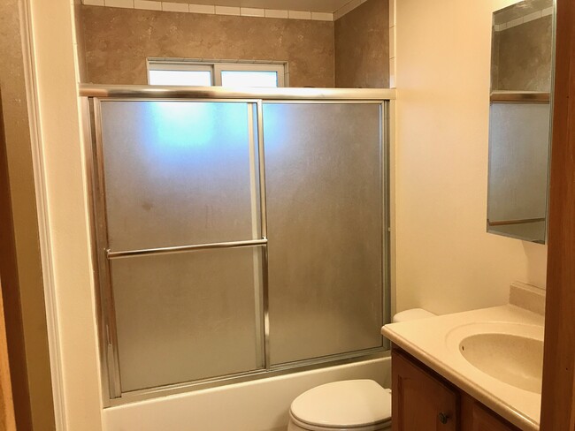 Bath (tub/shower to be completely replaced brand new late Jan 2022 - 132 Maru Ave