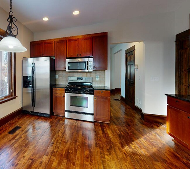 Building Photo - Updated Single Family Home close to U of M...