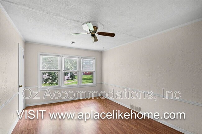Foto del edificio - 563 S Ash Ave