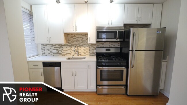 Building Photo - 2519 W Leland Ave