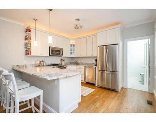 Primary Photo - 37 Mt Vernon St