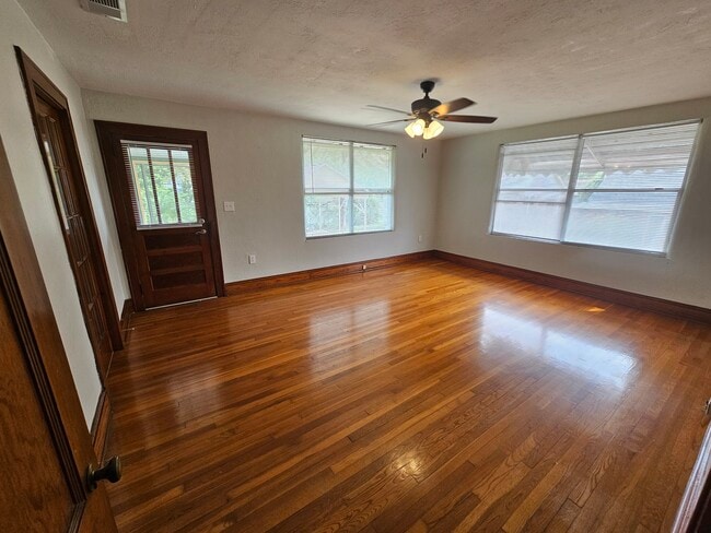 Building Photo - 644 E College Ave