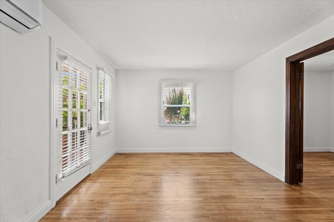 Building Photo - 4044 Huron Ave