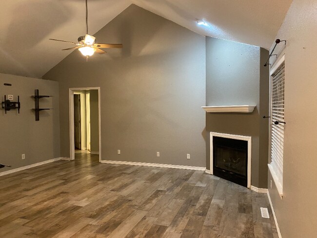 Building Photo - 1825 Mountain Ash Dr