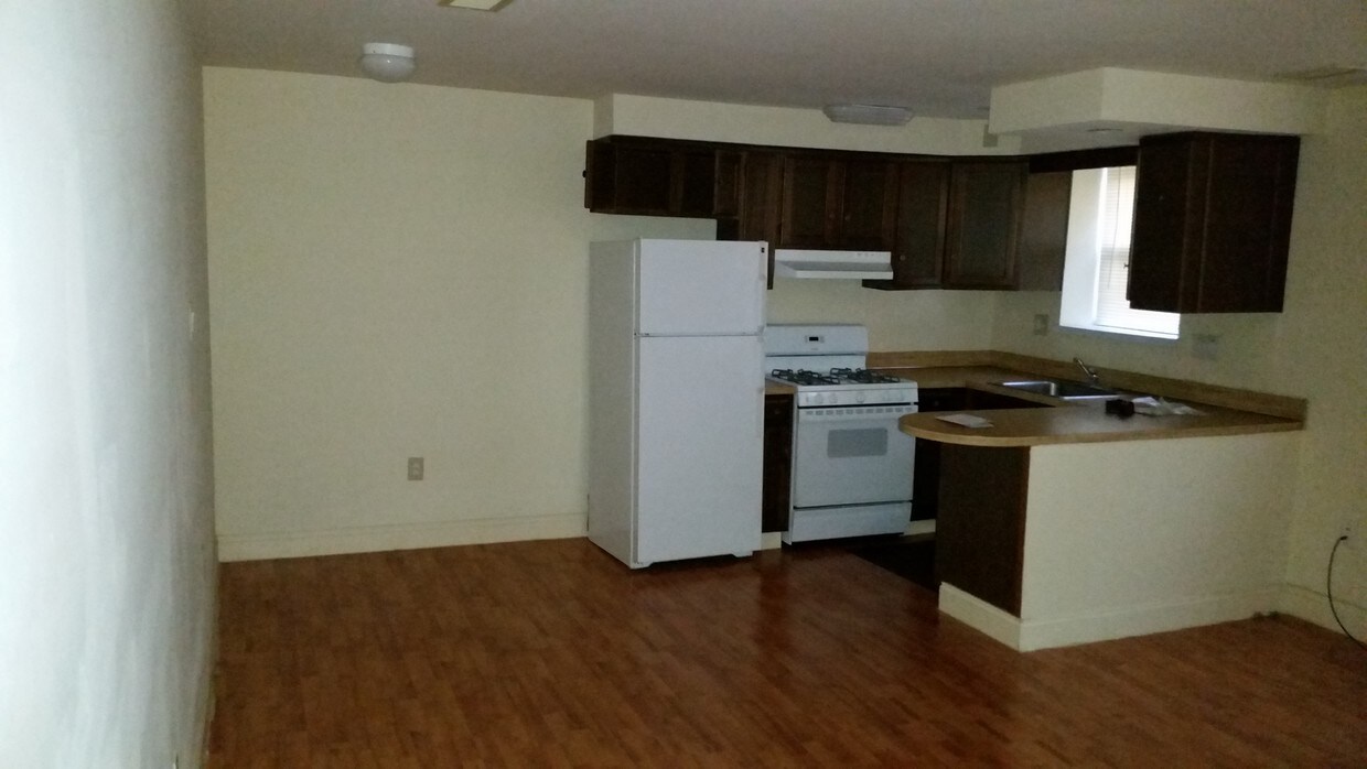 Kitchen - 1514 W Shunk St