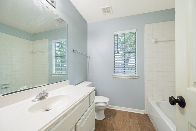 Foto del edificio - 5827 Willow Park Dr