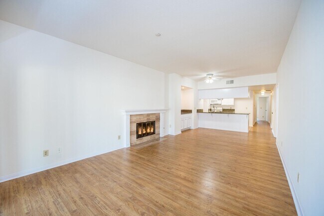 Building Photo - Updated 2 BR- 2 BA in FOUNTAIN VALLEY