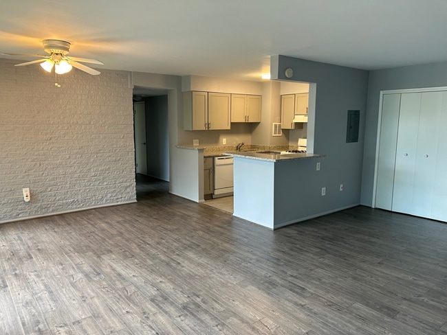 Photo - 12 S Van Dorn St Apartment