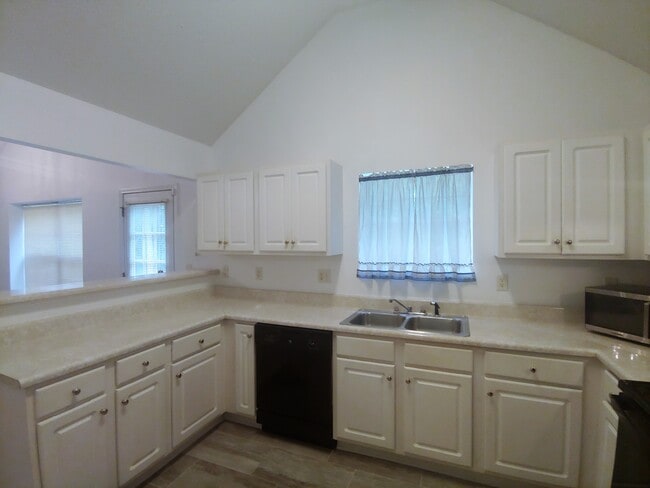 Foto del edificio - 573 Hillandale Park Dr