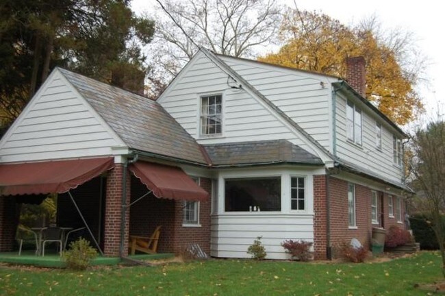 Building Photo - 1110 Spring Grove Ave