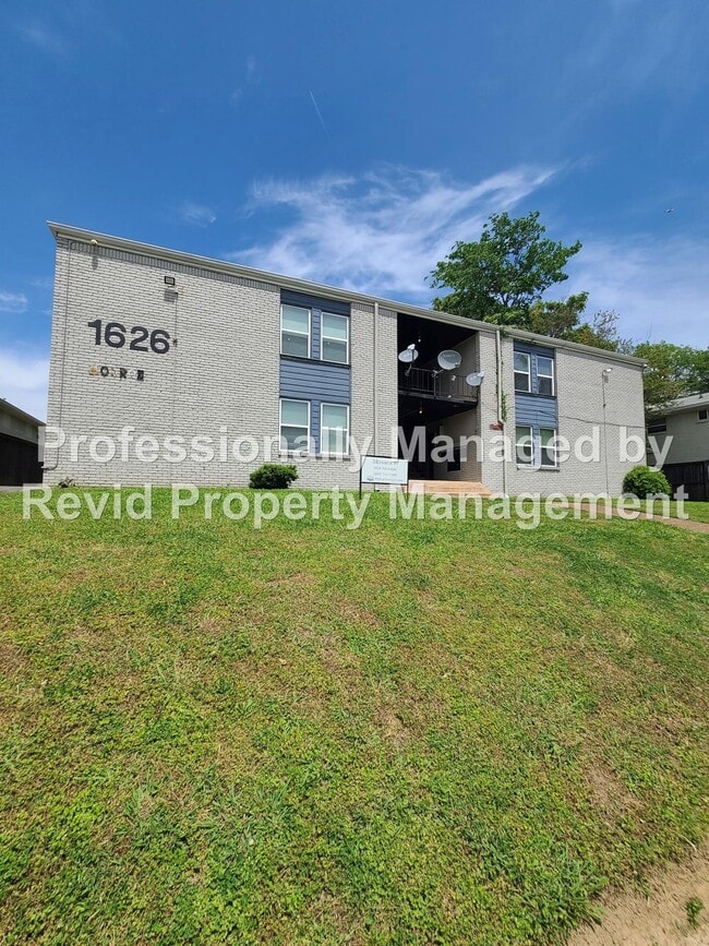 Building Photo - MUST SEE Midtown Apartment!  Newly Renovat...