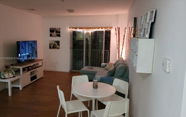 Foto del edificio - 2280 SW 32nd Ave