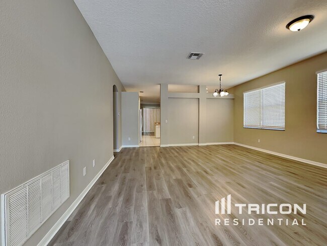 Foto del edificio - 2524 Deer Forest Dr