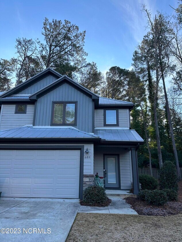 689 S Ashe St, Southern Pines, NC 28387 Townhome Rentals in Southern
