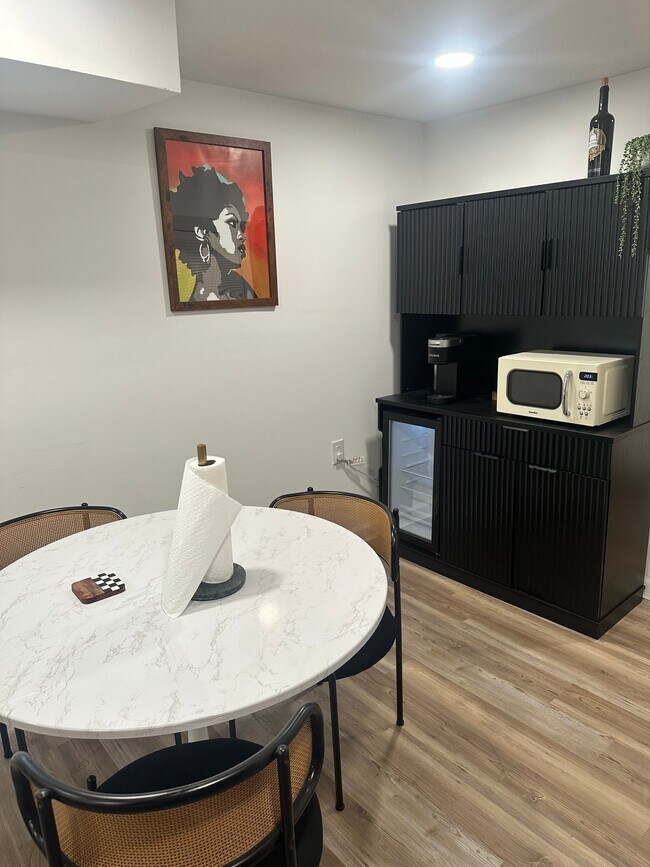 Foto del edificio - 4126 Meade St NE