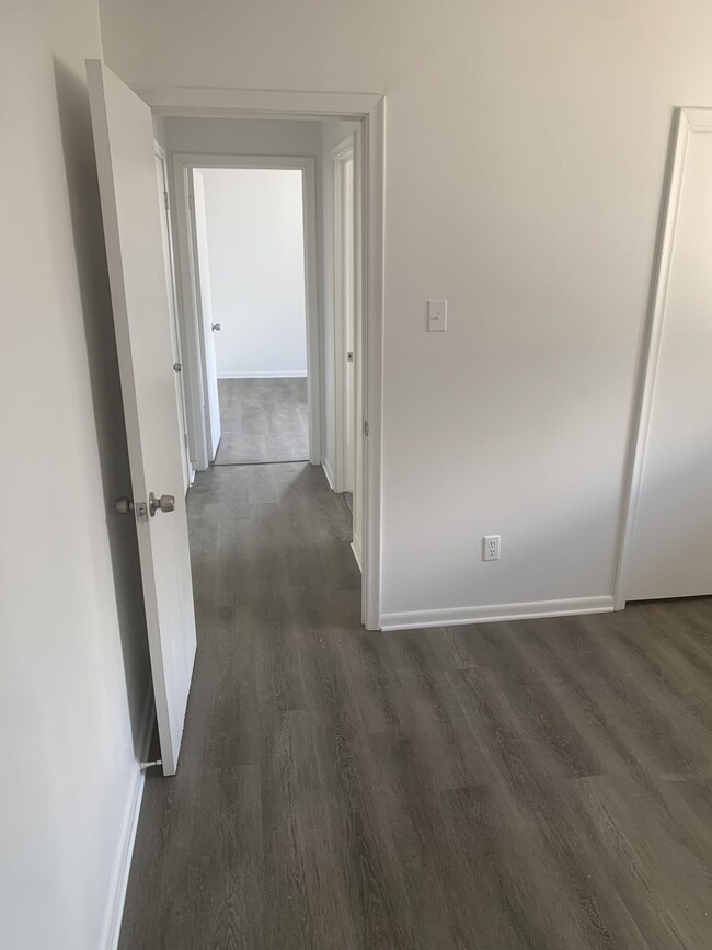 Building Photo - 459 Greenmount Dr