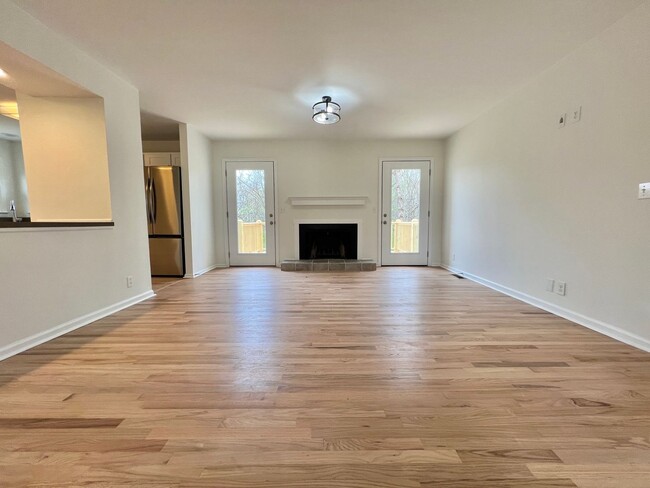 Building Photo - Updated 3 Bed, 2.5 Bath Single Family Home