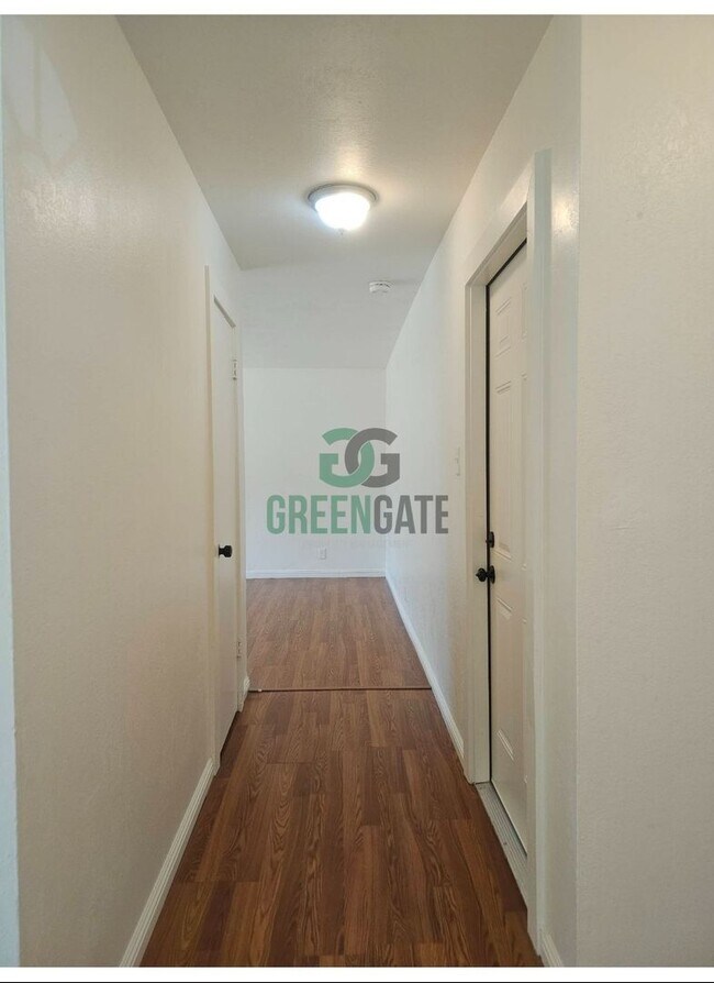 Foto del edificio - 3 BEDROOM 2 BATH HOME MOVE IN READY IN MOD...