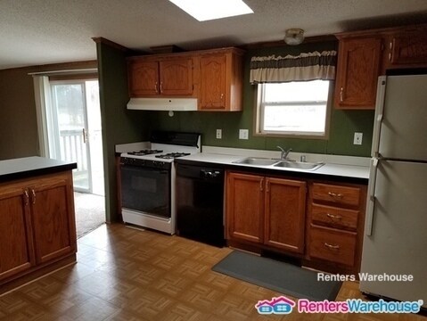 Foto del edificio - 46702 Forest Blvd