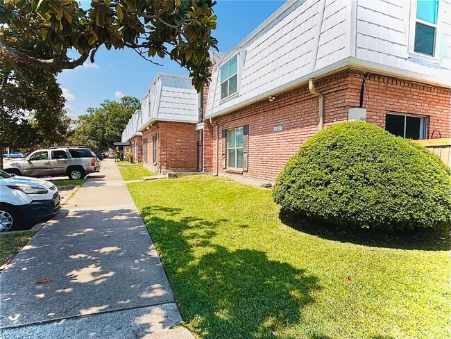 Building Photo - Riverside Apartments of Metairie