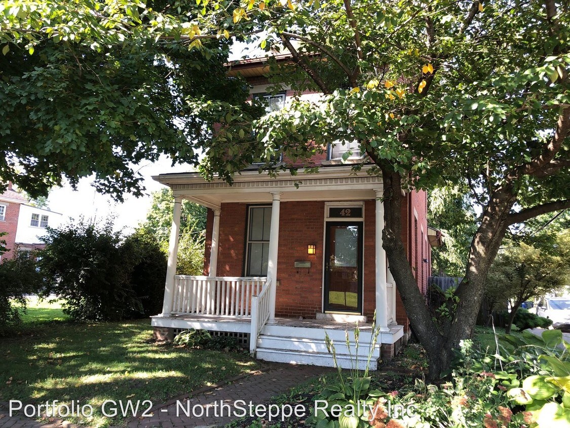 Primary Photo - 2 br, 1.5 bath Apartment - 42 E 3rd Ave