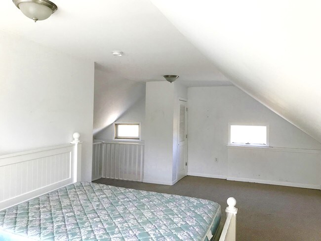 Building Photo - 52 Montrose Station Rd