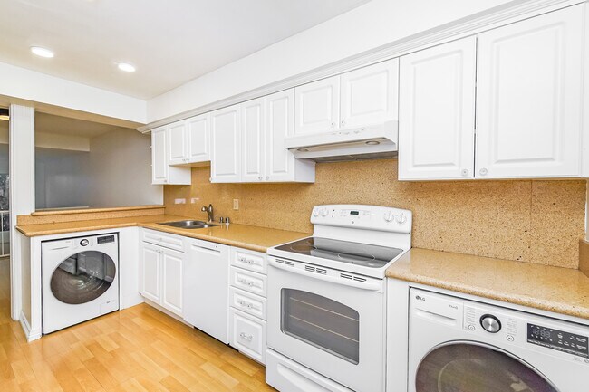 Foto del edificio - 4807 Woodley Ave