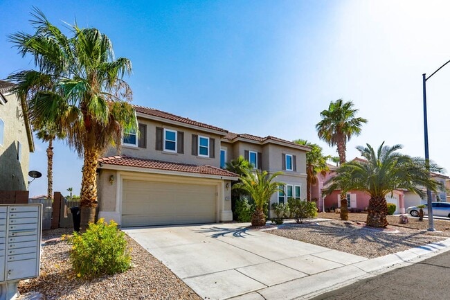 Building Photo - West Vegas Pool Home With First Floor Bed and Bath