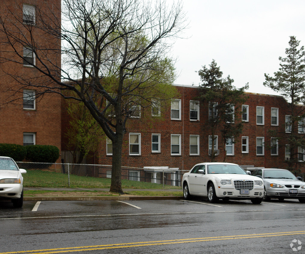 Building Photo - 1809 Maryland Ave NE