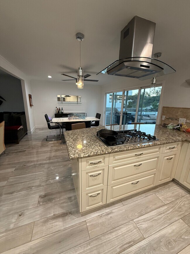 Foto del edificio - 2396 Redlands Dr