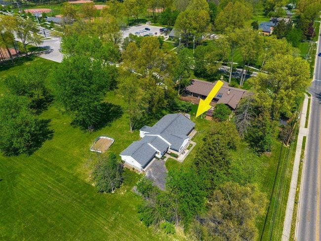 Foto del edificio - 711 Country Club Rd