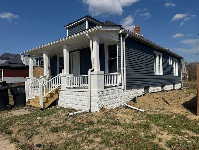 Building Photo - Fully Updated 3 Bedroom - 1 bathroom - $1,375