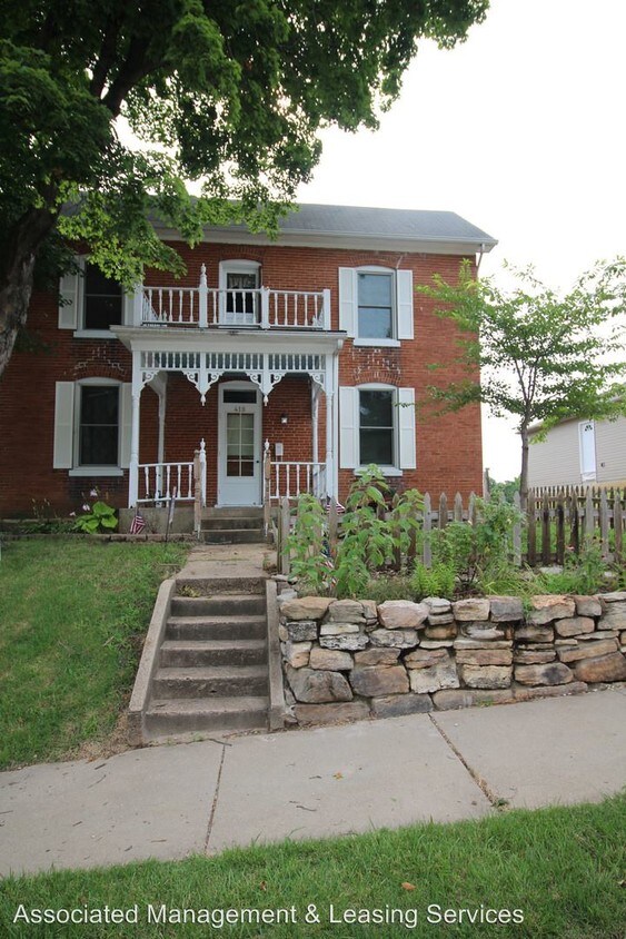 Primary Photo - 418 S Oak St