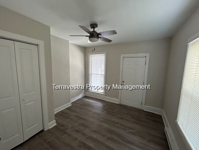 Foto del edificio - Freshly Renovated 4 bed 1.5 bath Immediate...