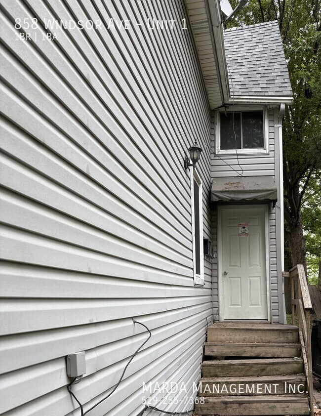 Photo du bâtiment - COZY 1 BED/1 BATH DOWNTOWN WINDSOR + GAS