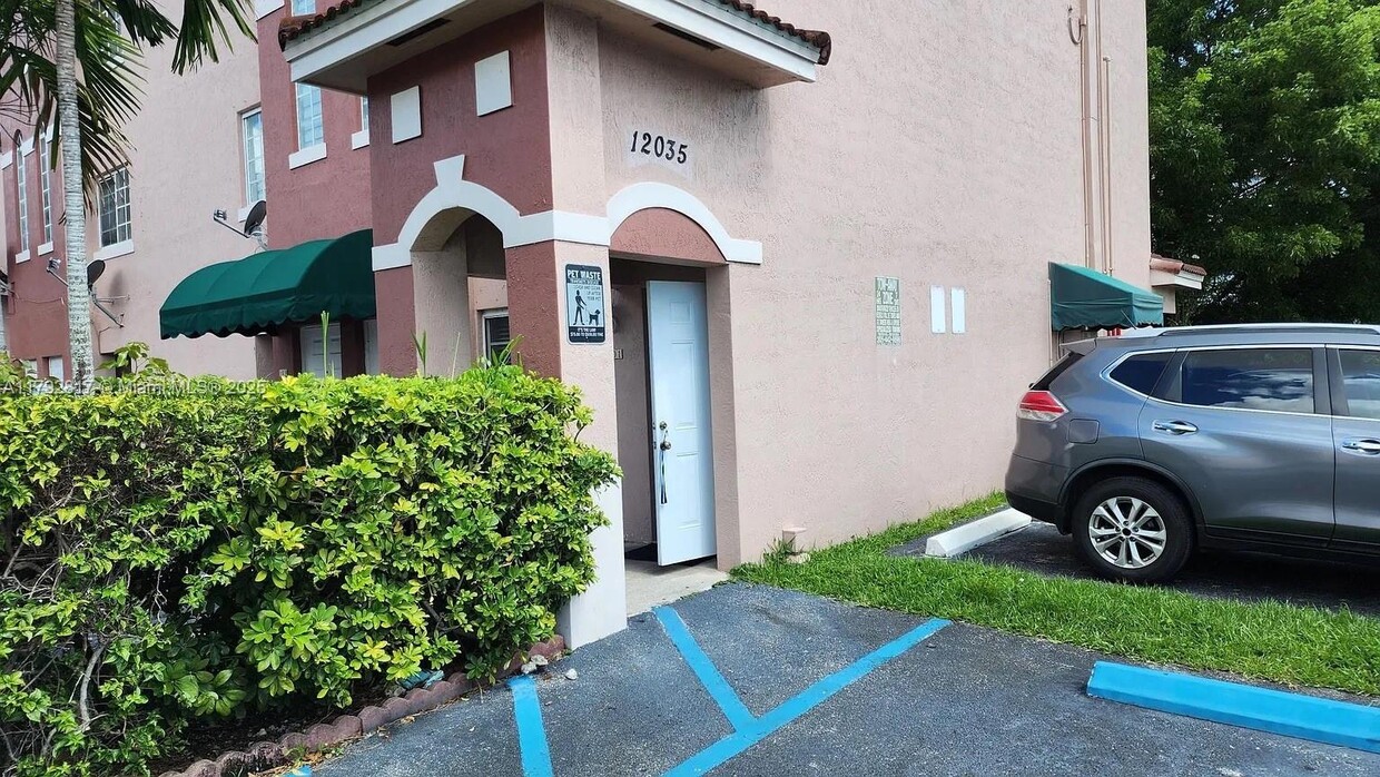 Foto principal - 12035 SW 14th St