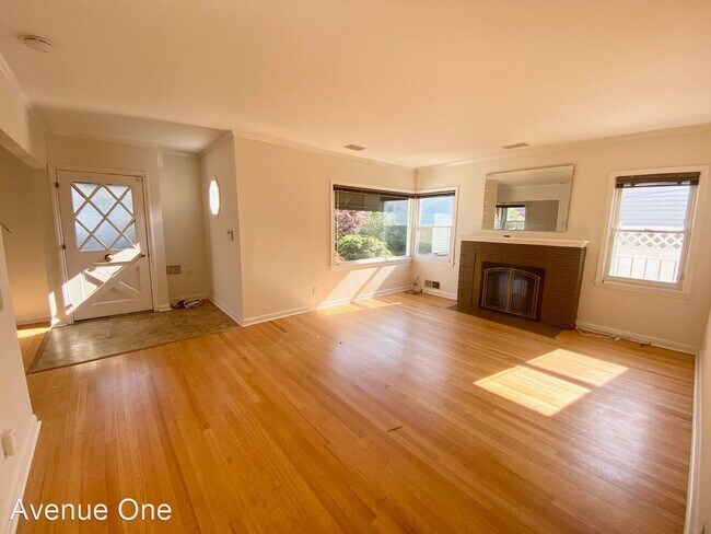 Building Photo - 3 br, 1.5 bath House - 2519 35th Avenue West