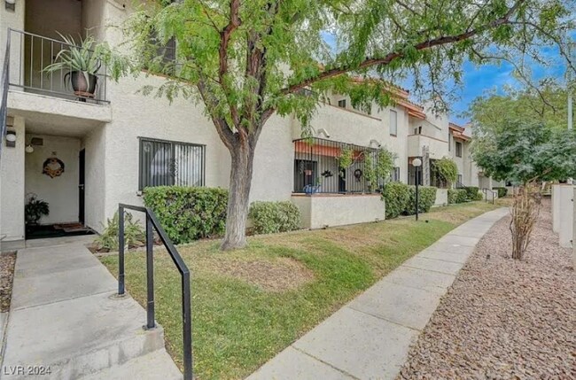 Foto del edificio - 1701 E Katie Ave